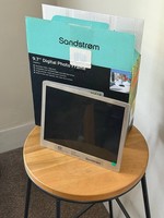 Sandstrom S10DPF13 9.7” Digital Photo Frame – 1024x768, SD/USB, Clock