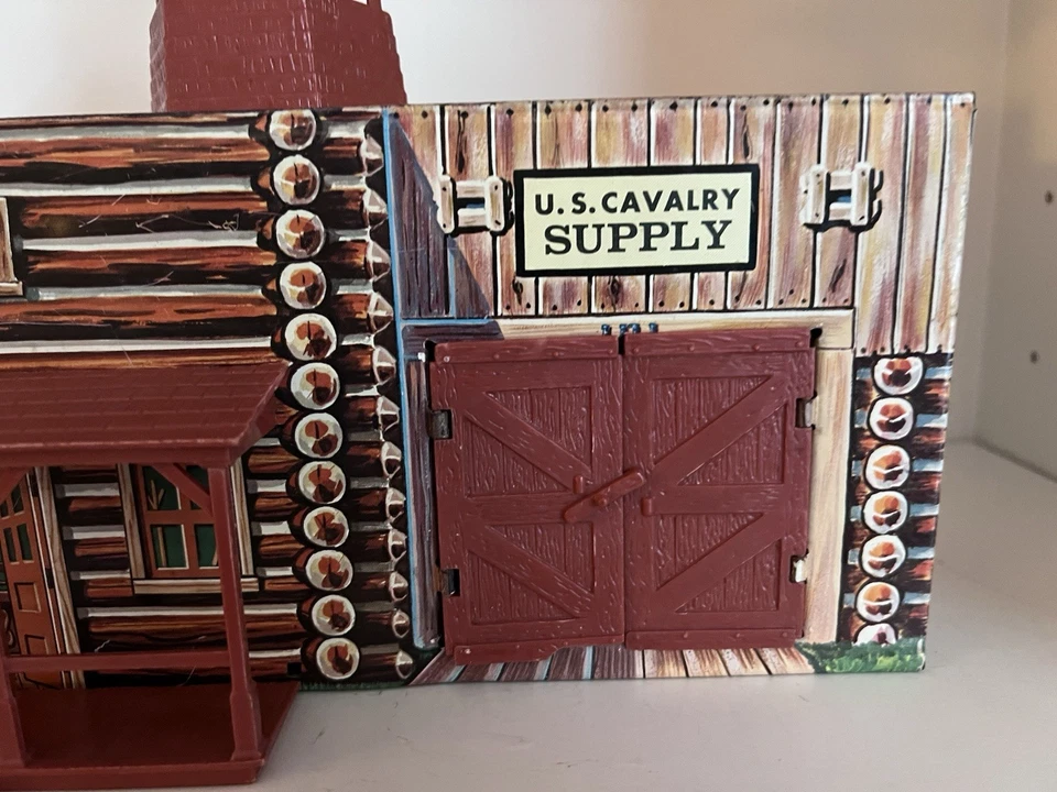 MARX FORT APACHE 1960’s CAVALRY SUPPLY CONSTRUÇÃO EM LATA - VERMELHO MARROM-HTF- COMPLETO - Imagem 3 de 4