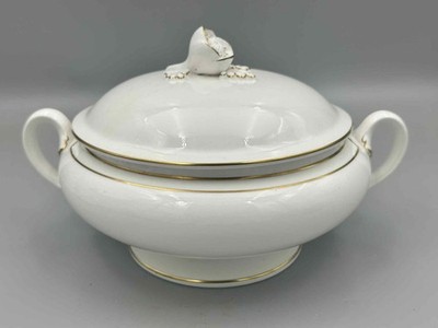 Royal Worcester Contessa - Gemüseterrine mit Deckel.