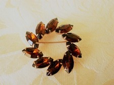 Vintage Rhinestone Wreath Pin Brooch With Brown Stones