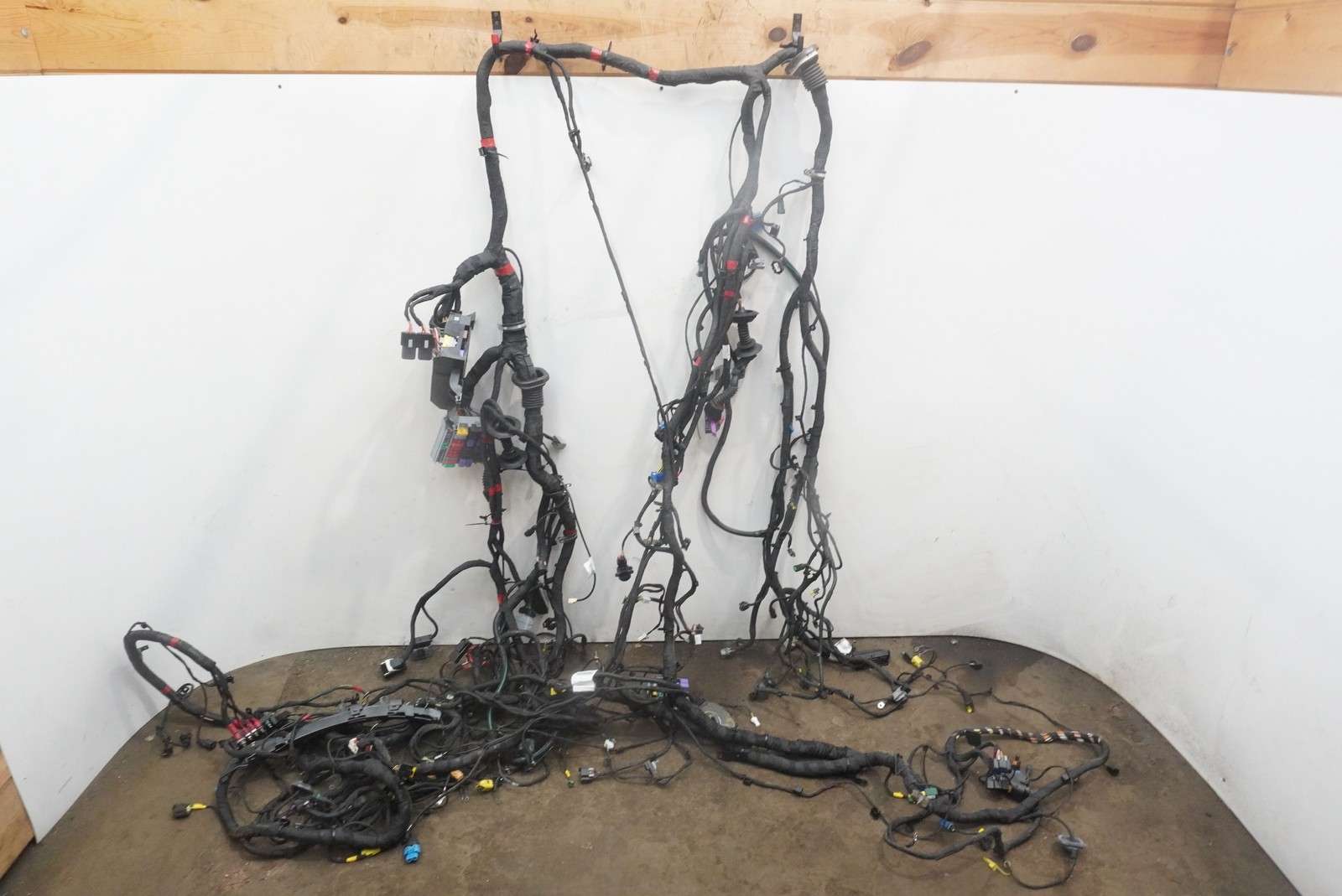 Ferrari California Front Wiring cable P/N 320149