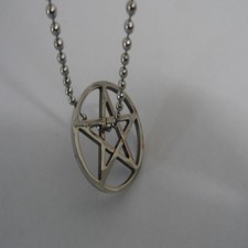 Lote de 5 piezas de acero inoxidable pentagrama símbolo satánico adoración a Satanás collar colgante