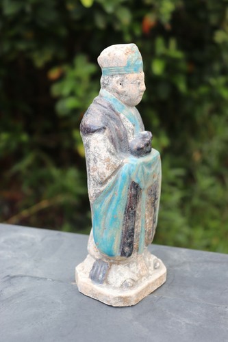 Ming dynasty (1368-1644 AD) terracotta figurine: Priest holding Zodiac Dog. - Picture 6 of 12