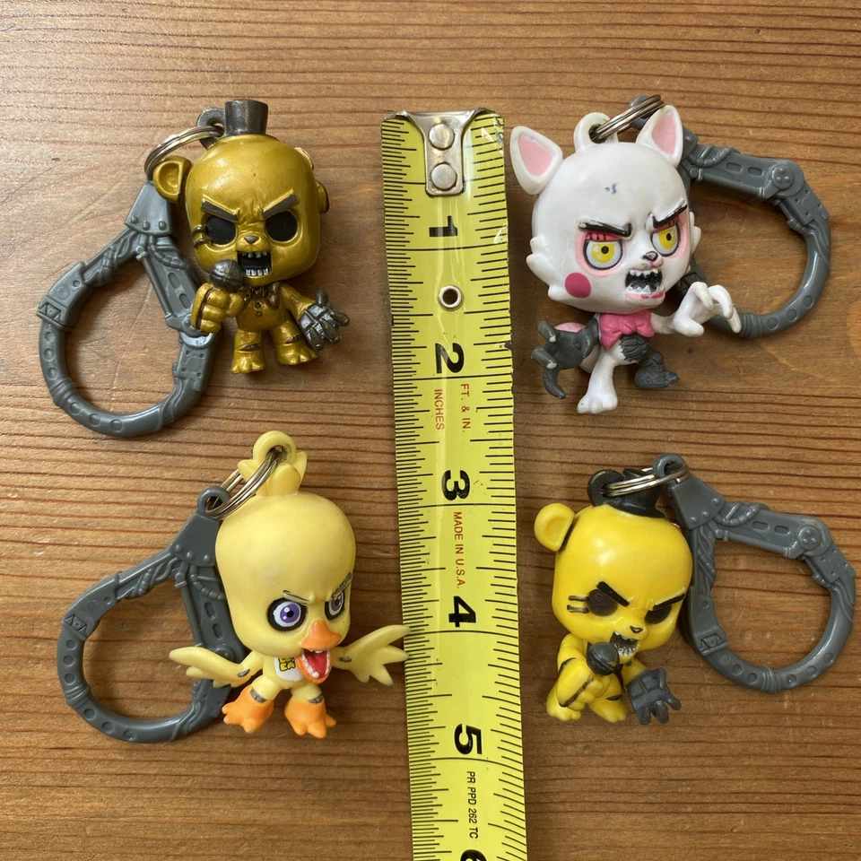 Lote de 4 figuras de llavero Five Nights at Freddy’s FNAF - DESGASTE PESADO Foto 2 de 4