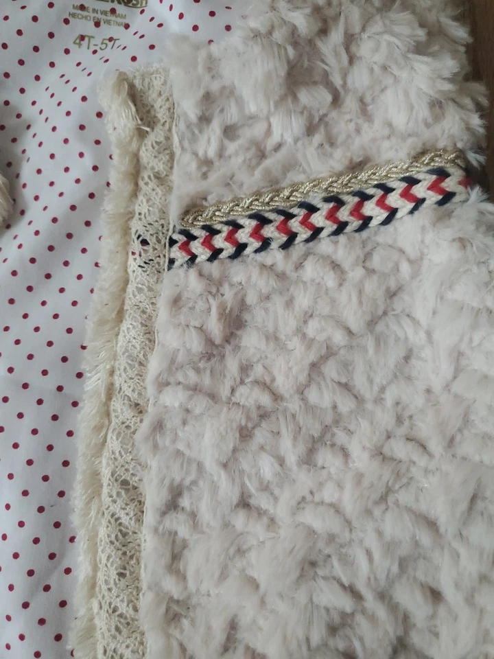 Nuevo Chaleco y Falda Putfit 5T de Piel Sintética Genuina para Niñas Pequeñas Genuinas para Niños Pequeñas Foto 4 de 4