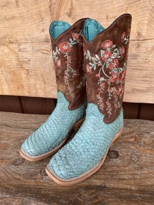 corral fish boots