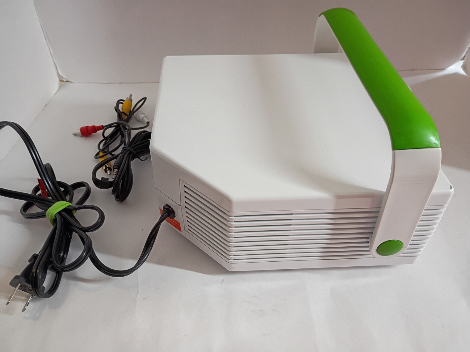 Shift3 The Black Series Entertainment Movie Projector 120" Screen 