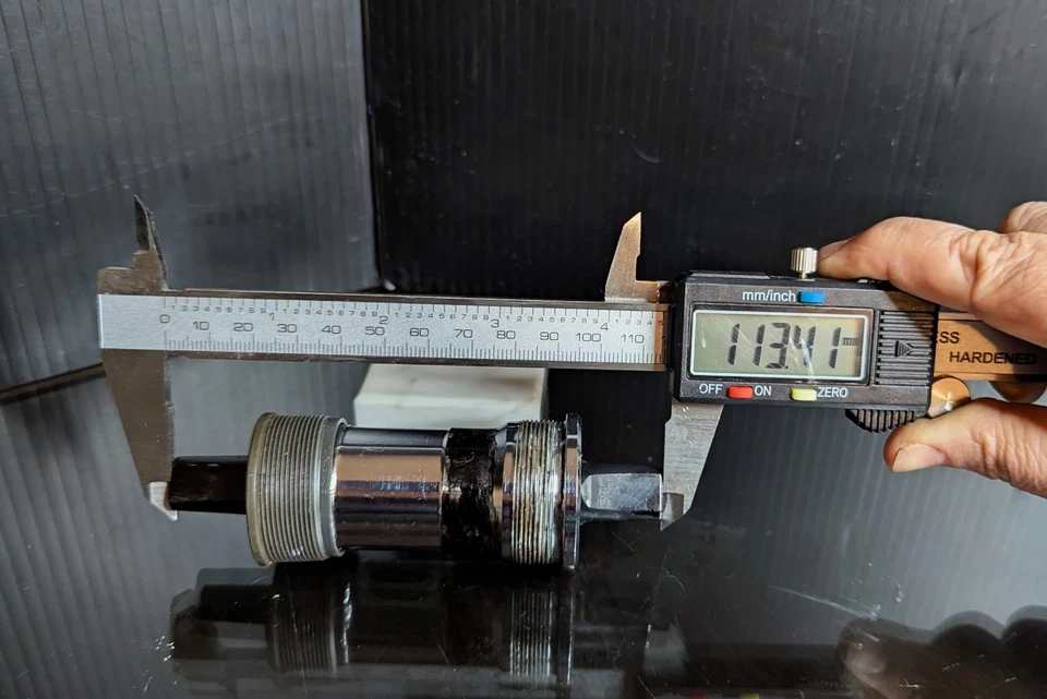 Shimano Bottom Bracket Bb-UN52 68mm X  113mm, BC 1.37x24 Made In Japan - Image 2 of 4