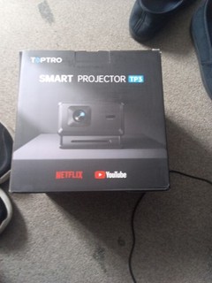 TOPTRO TP3 Smart Video Projector Built in Netflix & YouTube / Auto Focus / Int