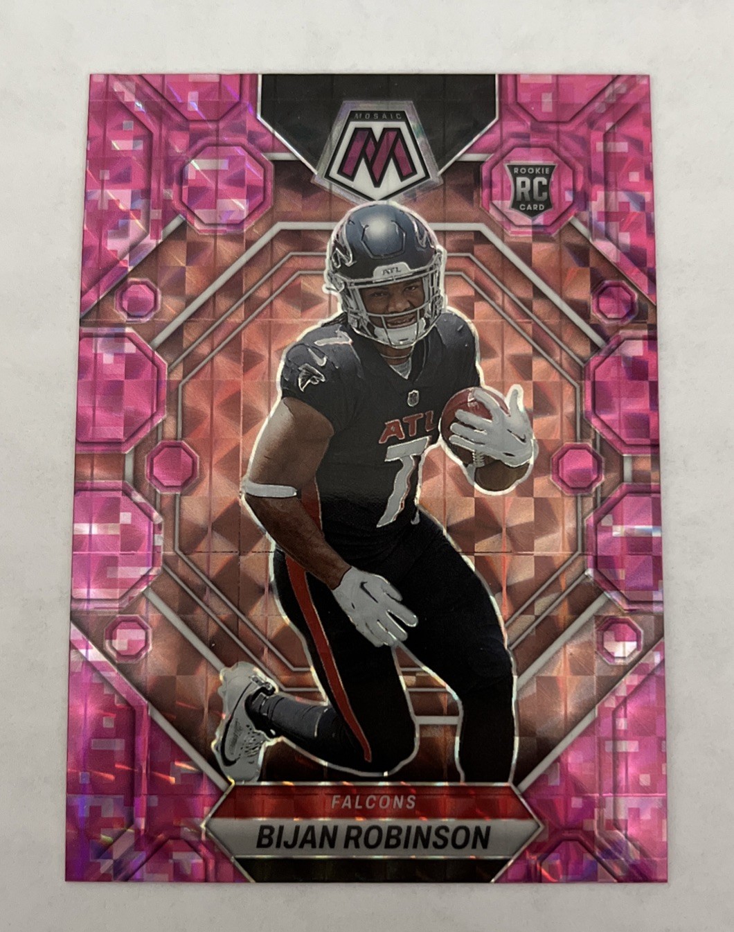 2023 Panini Mosaic - Rookies Bijan Robinson #284 Camo Pink Mosaic Prizm (RC)