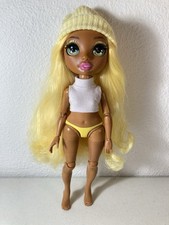 Rainbow High - Winter Break - 11 Sunny Madison Doll - Yellow Hair