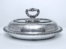 1912 ELLIS BARKER BIRMINGHAM ENGLAND EDWARDIAN  HAND CHASED ENTREE SERVING DISH