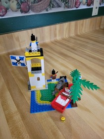 Lego set 6265 Sabre Island "Pirates Theme " Released in 1989. 