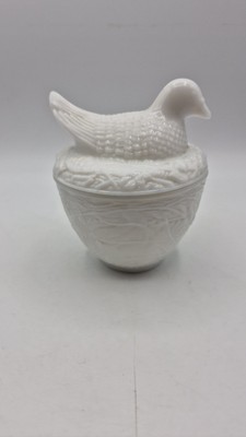 Vintage Avon Milchglas Vogelschale. Henne auf einem Nest. Schmuckstück, süße Deckeldose