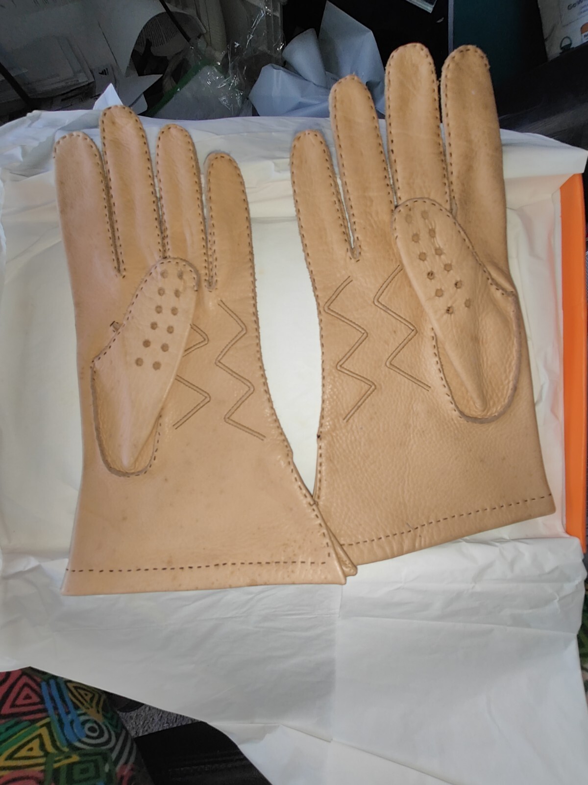 Hermes Paris Women's Leather Gloves Gem