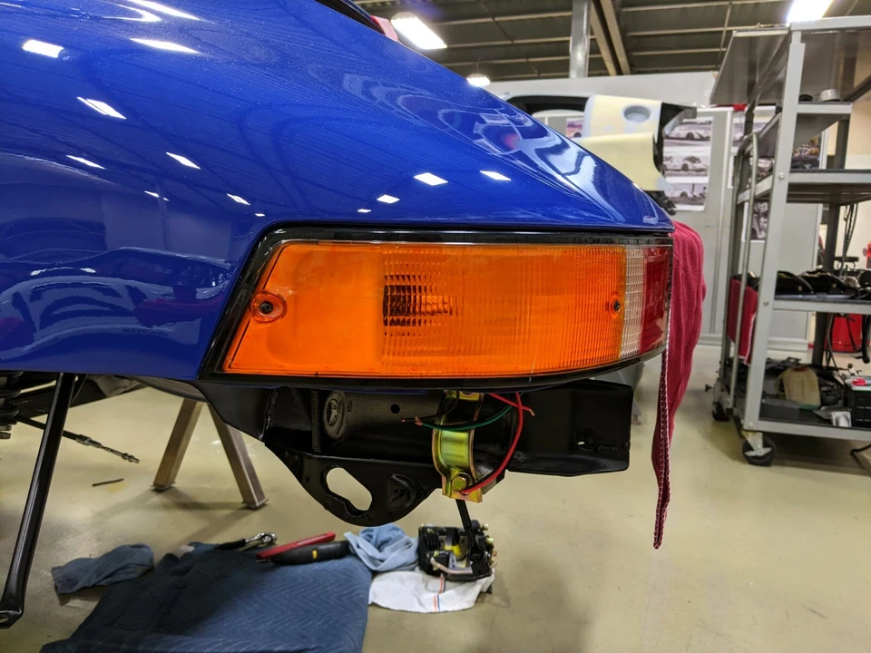 Lightweight Porsche 911 (69-88) Tail Light lamp Housing SET! LED Bulbs included - Image 2 of 4