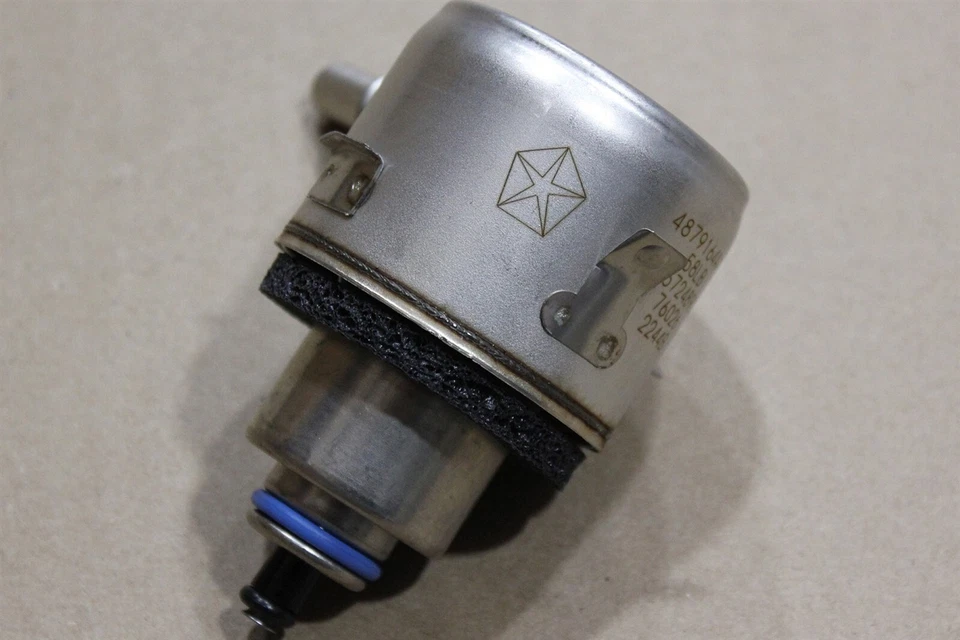 Neon SX 2.0 Fuel Pressure Regulator 04879164AA Dodge Chrysler 01-05 OEM - Image 3 of 4