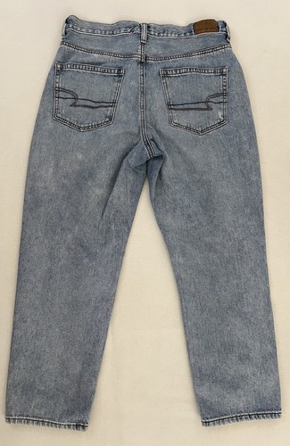 Vaqueros American Eagle desgastados mamá talla US 6 corto lavado claro - Imagen 18 de 19