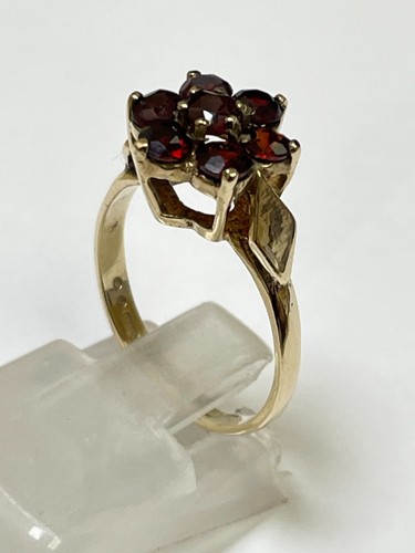Stunning 9 Carat Yellow Gold GARNET CLUSTER Ring - Picture 2 of 6