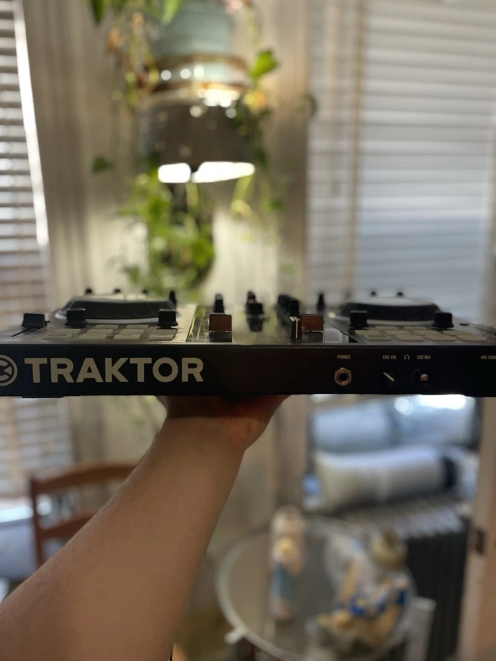 Native Instruments TRAKTOR KONTROL S2 MK2 DJ Controller - Image 2 of 2