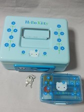 Estuche con sello de flores / alcancía Hello Kitty 2000