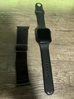 Apple Watch SE 44 mm Space Gray Aluminum Case with Black Sport Band