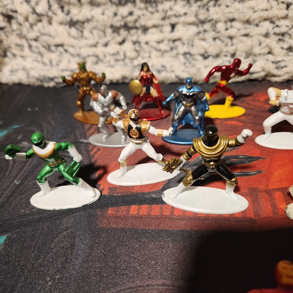 Lote de metal fundido a presión Jada Toys Marvel, DC, Minecraft, GI Joe, D&D y más figuras de metal Foto 2 de 4