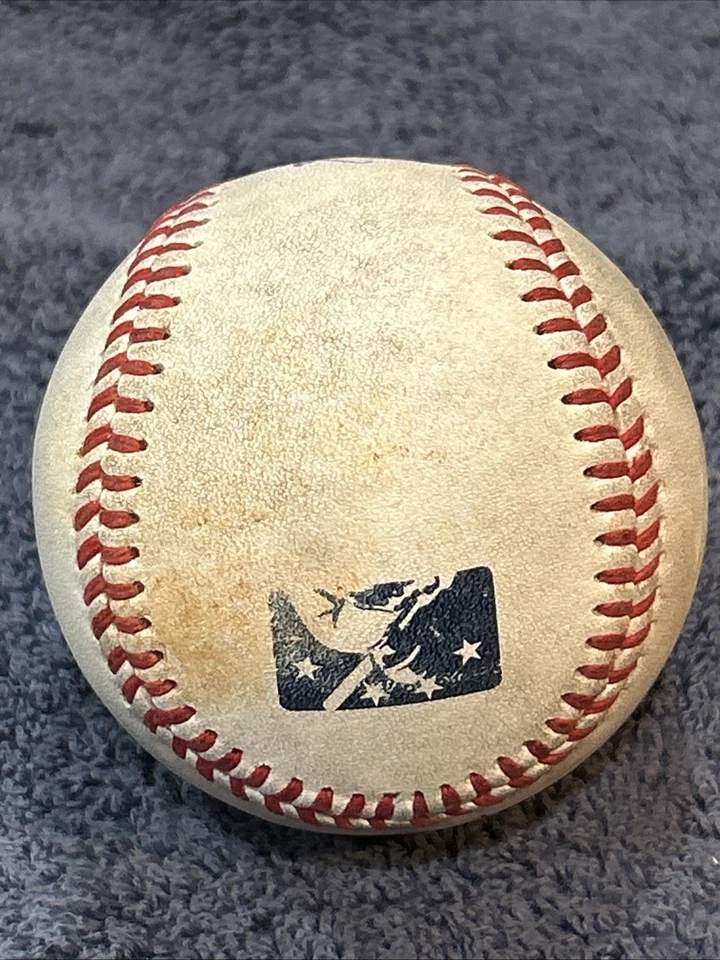 Pelota de béisbol firmada por Tyler Austin autografiada D Foto 3 de 4