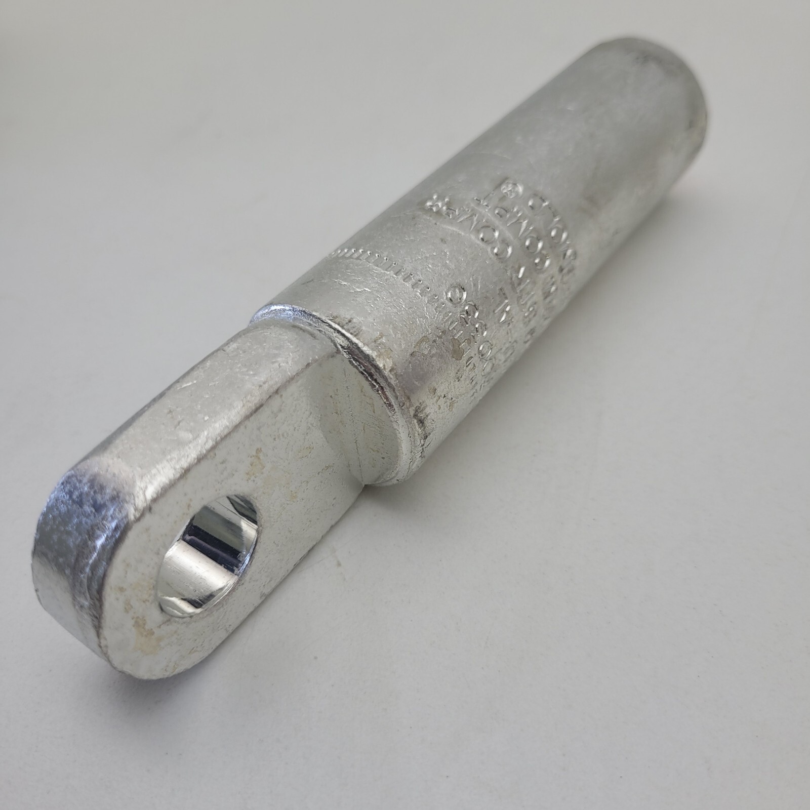 NEW Elastimold 03700330 Thomas & Betts Spade Connector 600KCMIL 600A