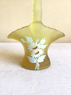 Fenton イエロー　バスケット　ミルクガラス Vintage Collectible Fenton Yellow Satin Glass Daisy Floral Handled