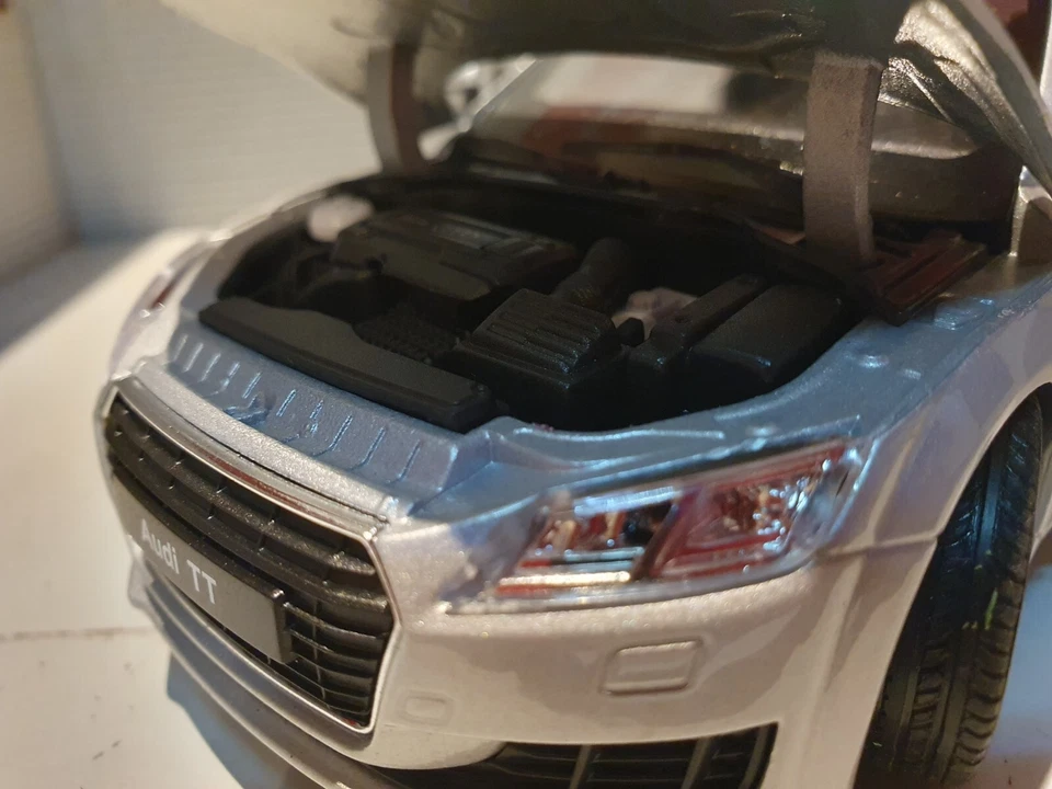 Audi TT TFSI TDi 2014 Silver Detailed Welly G 1:24 Scale Diecast Model Car 24057 - Image 3 of 4