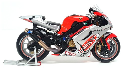 Minichamps 1/12 Scale 122 036307 - Yamaha YZR-M1 Checa MotoGP 2003 - Picture 4 of 6