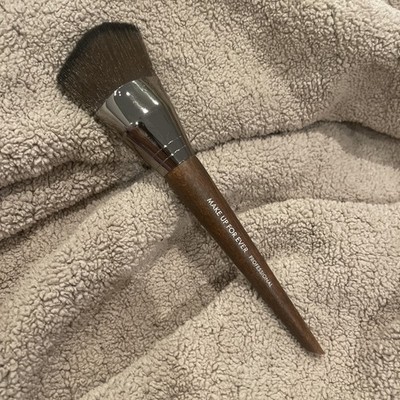 Make Up For Ever 109 WAVY HD Skin Foundation Brush Large Flattop Liquid & Cream