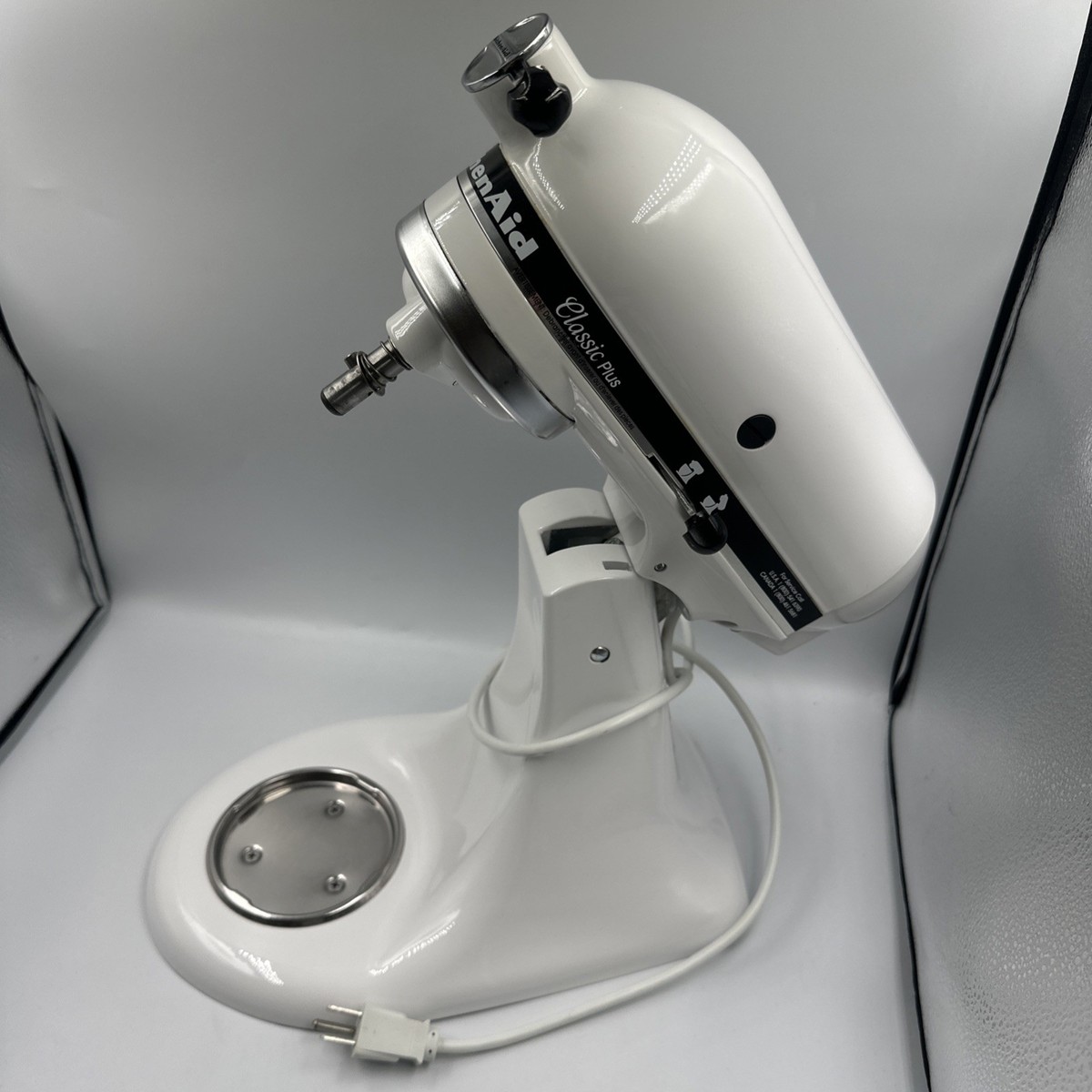 KitchenAid Classic Plus Stand Mixer White w/ Mixing Bowl, Works
