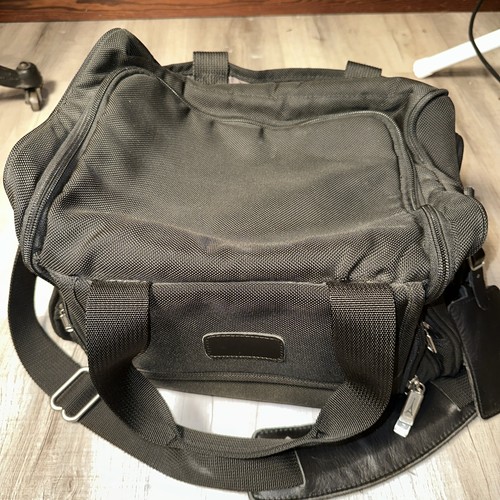 Travelpro Platinum Black Shoulder Bag Carryon Crew Overnight Bag 14x9x9 - Picture 1 of 11
