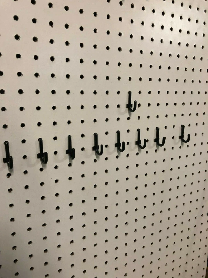 Ganchos de plástico para clavijas minúsculas ganchos en j para tableros de clavijas 100 piezas HECHO EN EE. UU. Foto 4 de 4