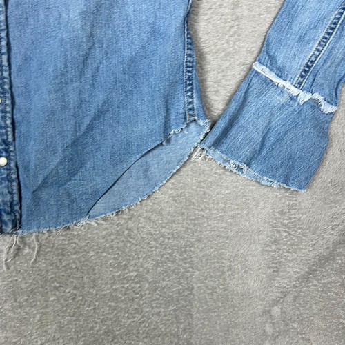 Levis Denim Shirt Snap Button Up Women XS Pearl Long Sleeve Collared Blue Cotton - Picture 6 of 7