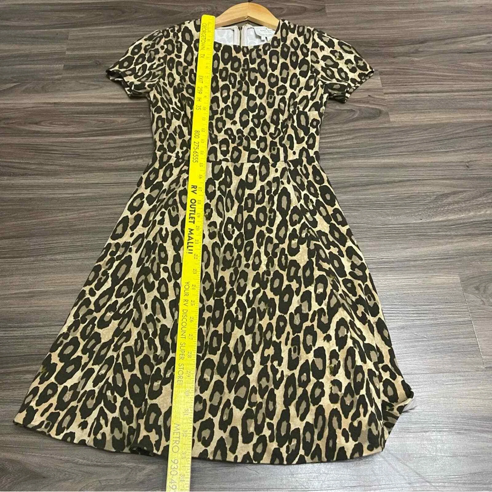 Abito Kate Spade leopardo stampa animale aderente e manica ad aletta svasata taglia 0