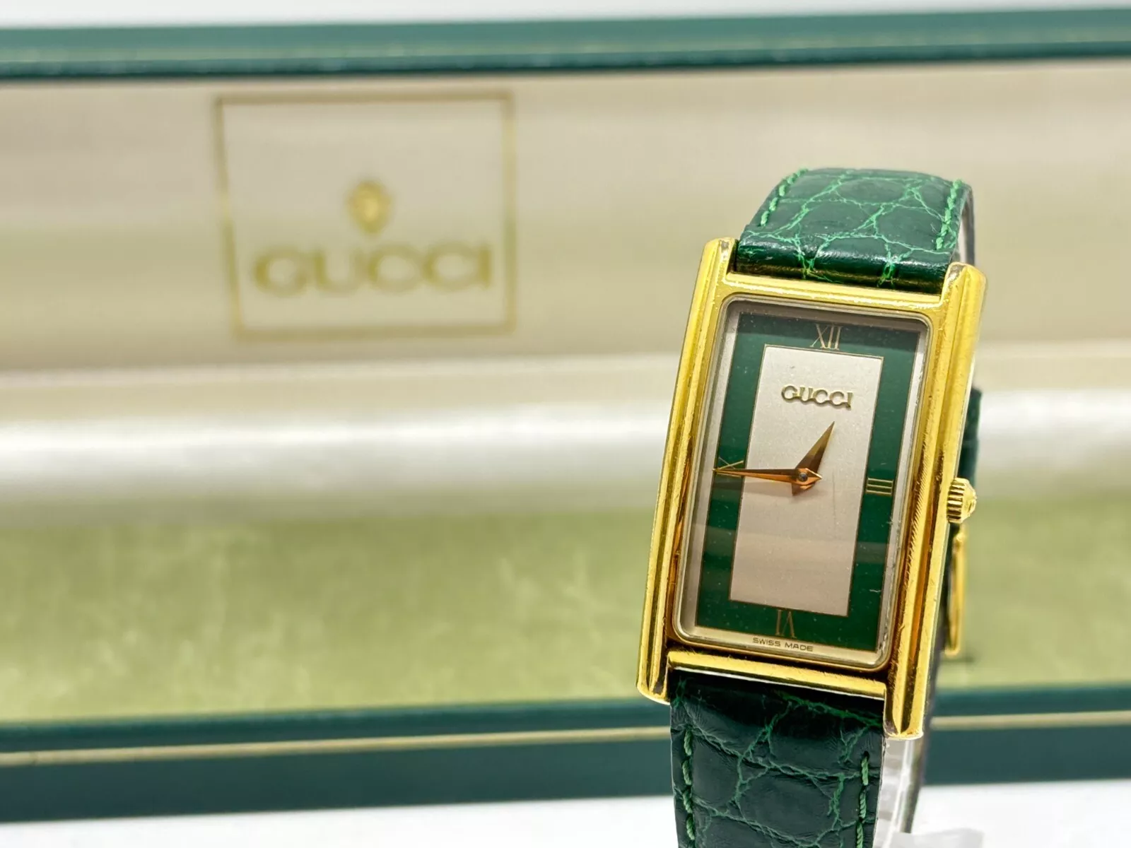 [Presque comme neuve avec boite] Montre Homme GUCCI 2600M Plaqué Or Vert Quartz Occasion Fonctionne