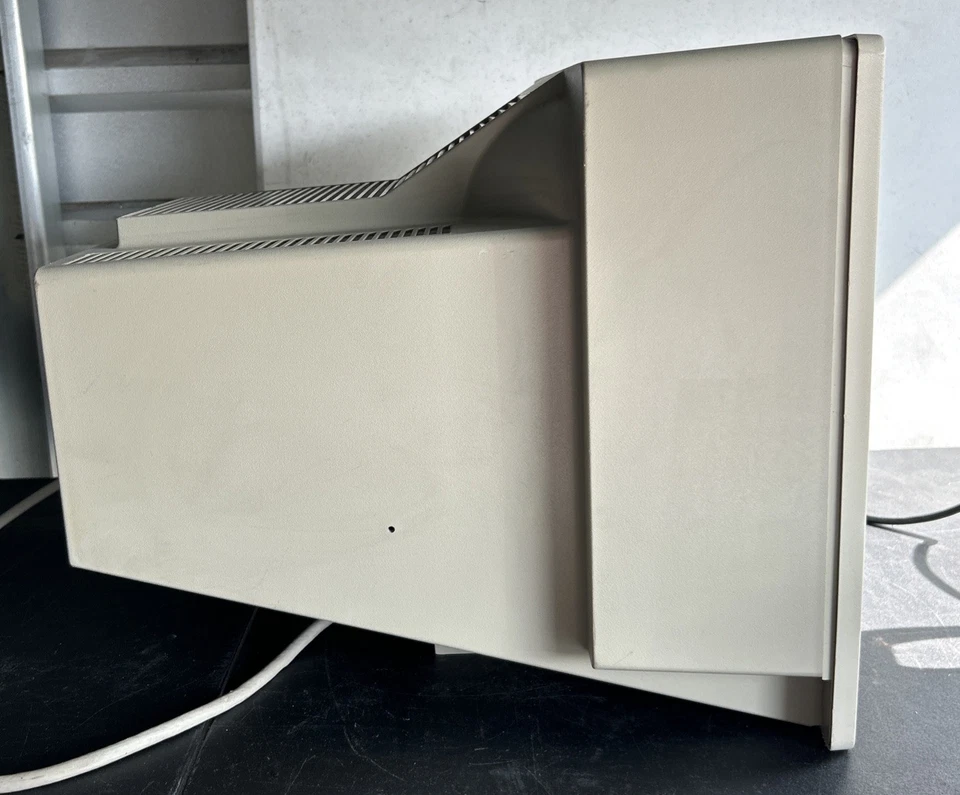 IBM MODEL 6324-001 14" COLOR BEIGE MONITOR  VGA BNC VINTAGE/NO WORK/NO CABLE - Image 3 of 4