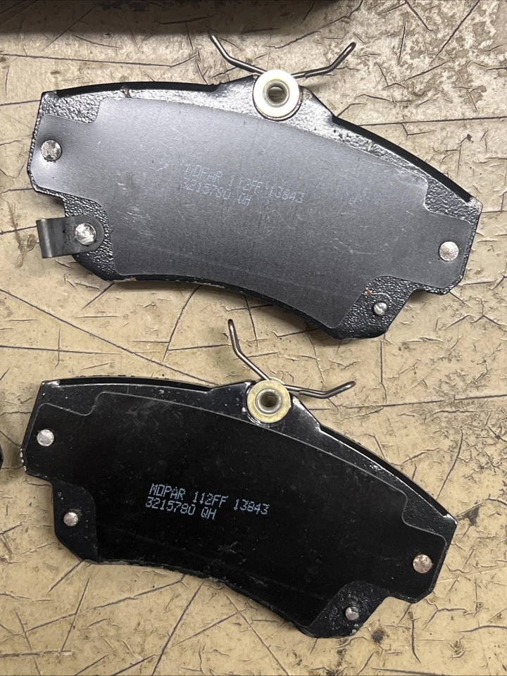 Genuine Mopar Part V1013843AE Front Brake Pad Set Kit Chrysler PT Cruiser 01-10 - Image 4 of 4