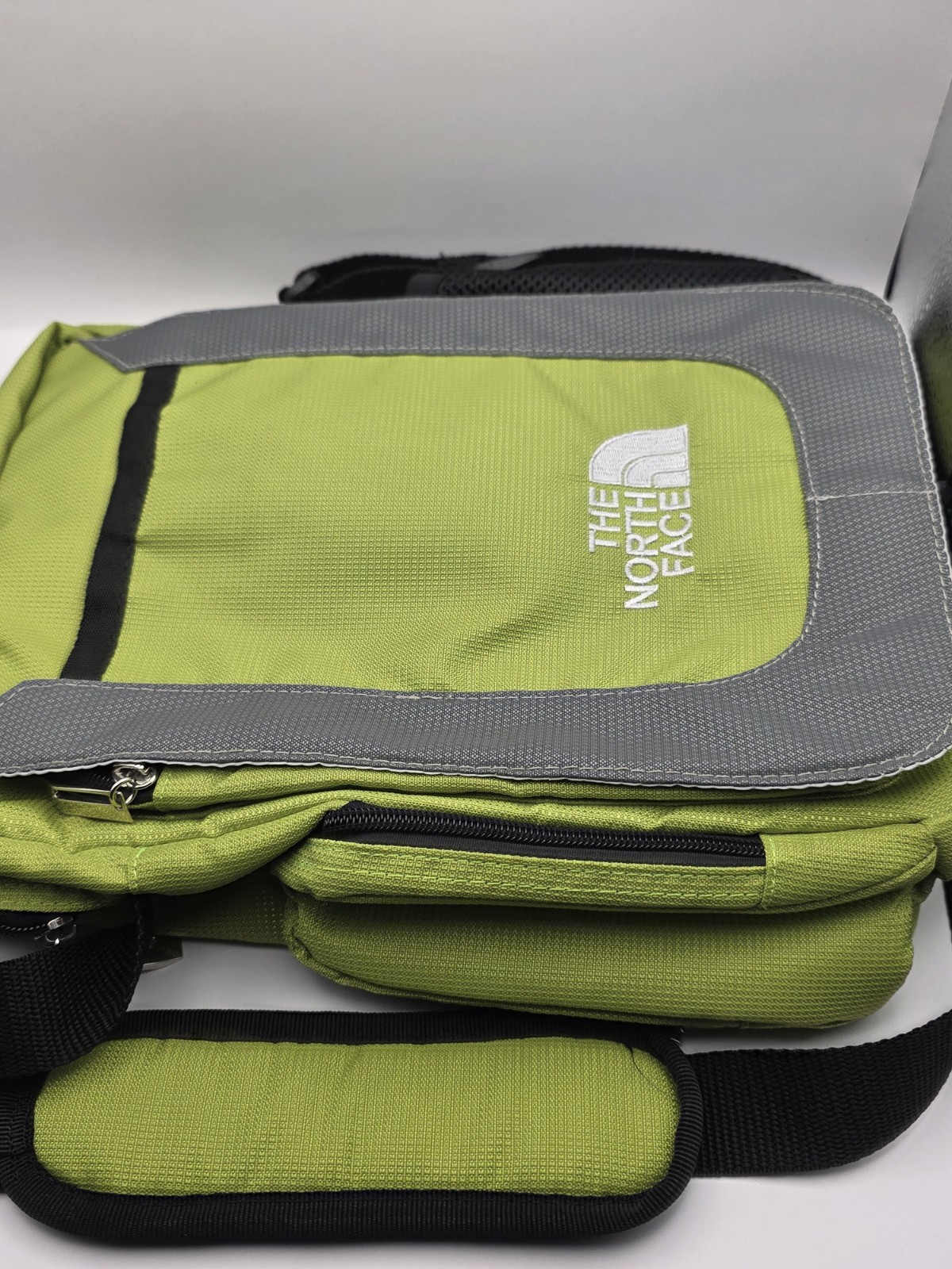 The North Face Green Gray Messenger Bag Adjustable Strap Pockets Zip Buckle