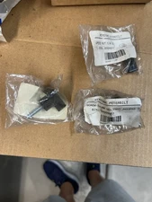 One Pair Peterbilt New HEAD LIGHT ACCESS DOOR THUMB SCREWS & U SPEED NUTS 387