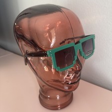 Gafas de sol Hot Topic 8 bits píxeles verdes/negras retro arcade años 80 paisaje solar UV400 NUEVAS CON ETIQUETAS