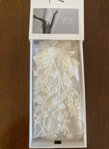 Made with Love Wedding Designer Bridal Sleeves Long Gloves Penny NEW in Box - Picture 6 of 7
