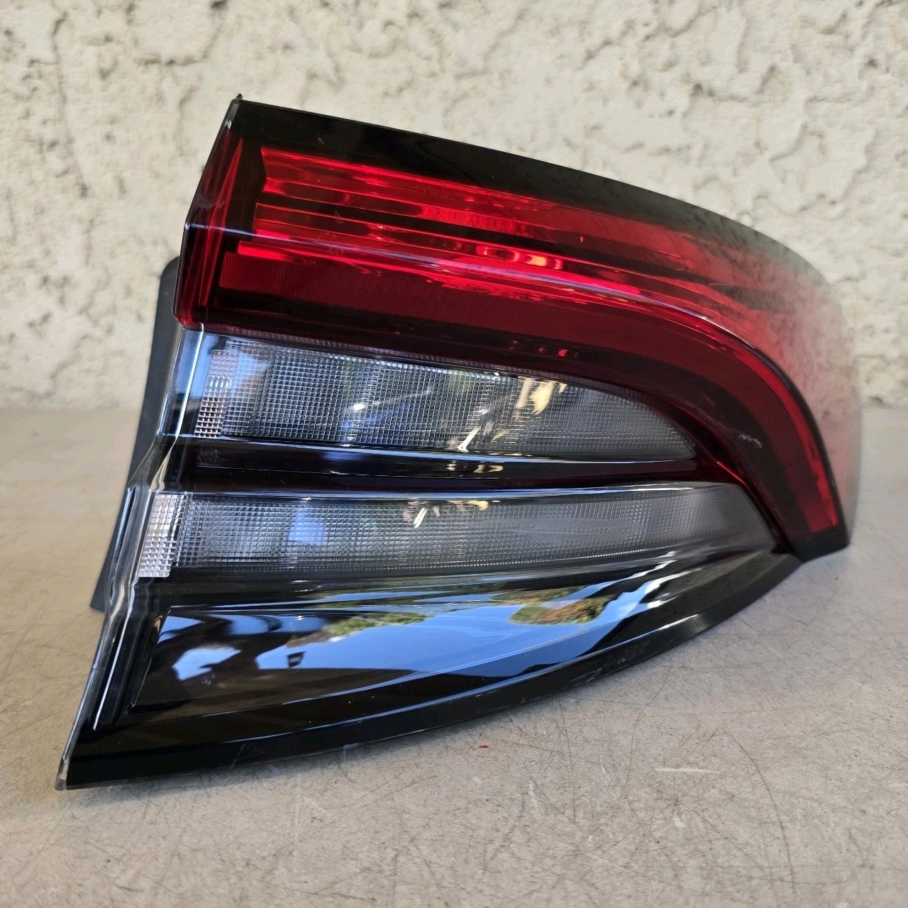2021-2024 Maserati Levante M161 Right Side Outer Tail Light Lamp 20230204 OEM 