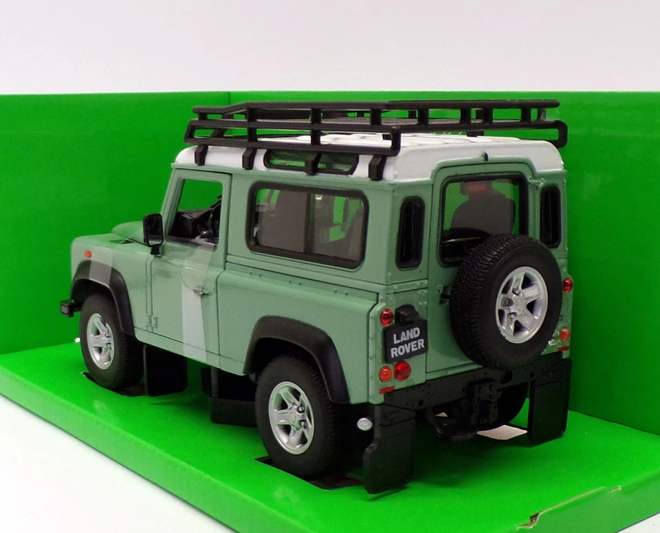 Welly 1/24 Scale Model Car 22498SP-W - Land Rover Defender - Green - Image 2 of 4
