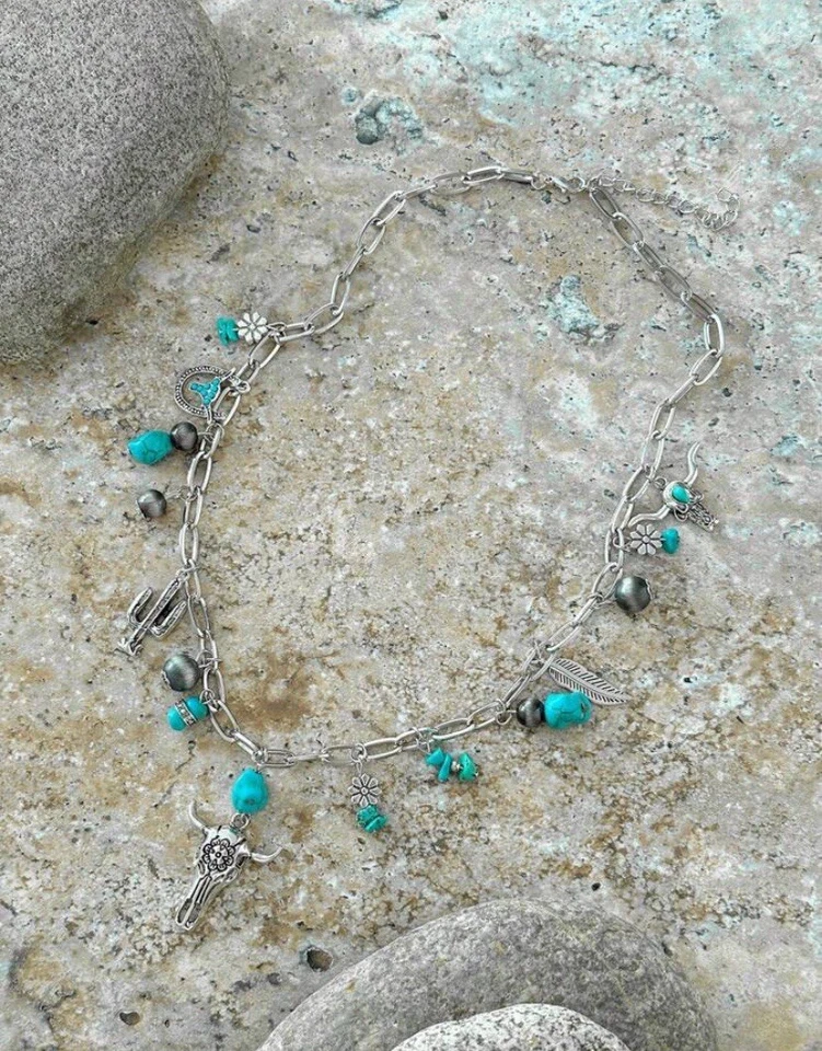 Collar de Plata con Cristales Turquesa - Dijes Pluma de Toro Herradura Cactus Foto 4 de 4