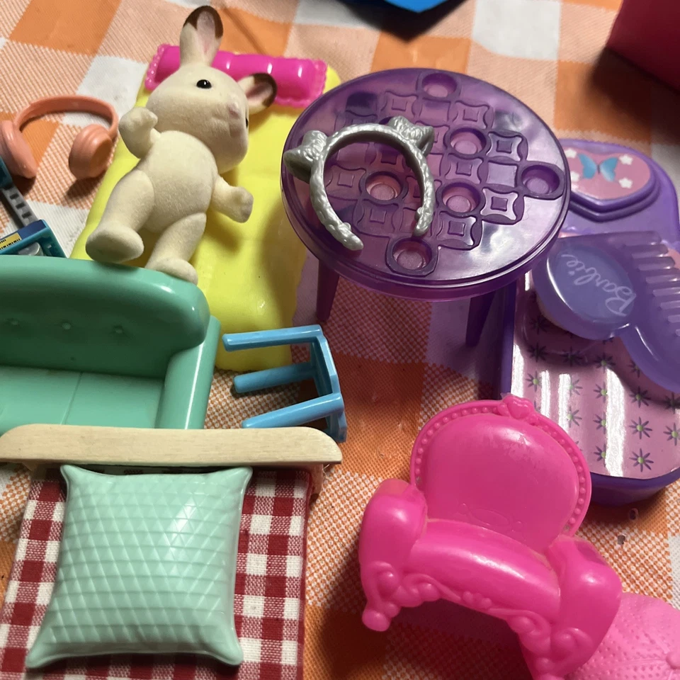 Lote mixto aleatorio de muebles para casa de muñecas  Foto 2 de 4