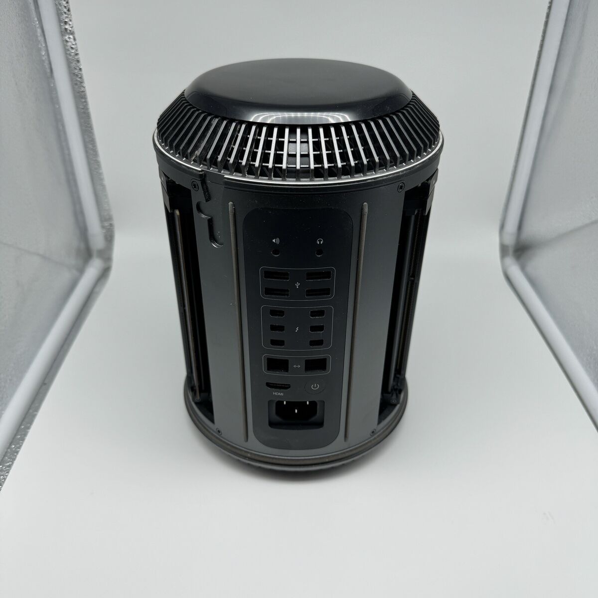 Apple Mac Pro 2013 A1481 | 3.70GHz Xeon E5 | 12GB RAM Apple Mac Pro 2013 A1481 | 3.70GHz Xeon E5 | 12GB RAM